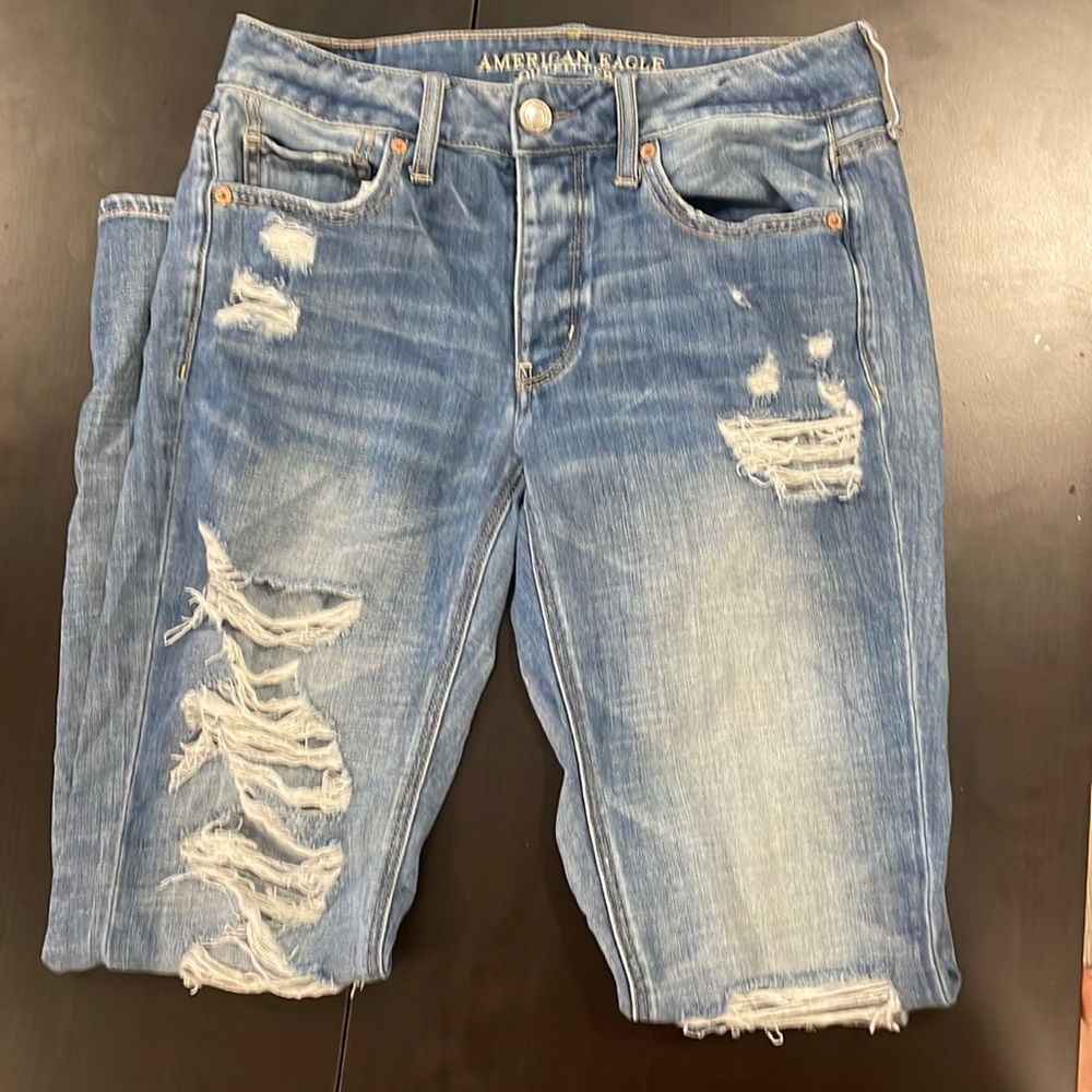 Tomgirl American Eagle Distressed Jeans